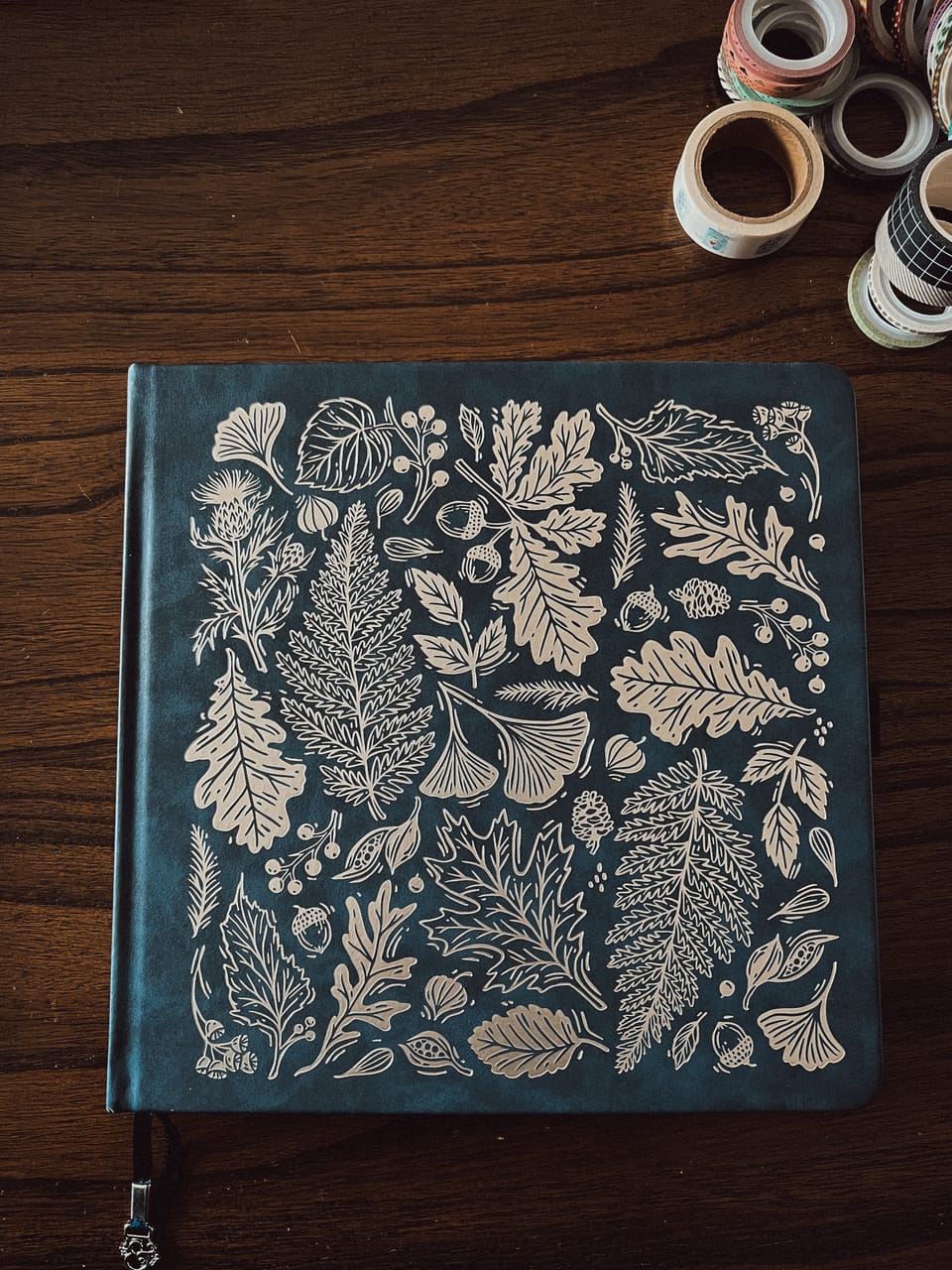 My reading journal is ready for 2026. ^-^